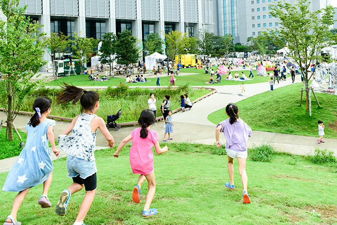 無料スプラッシュ祭「品川ウォーターテラス」開催、品川にウォータースライダー出現｜写真4