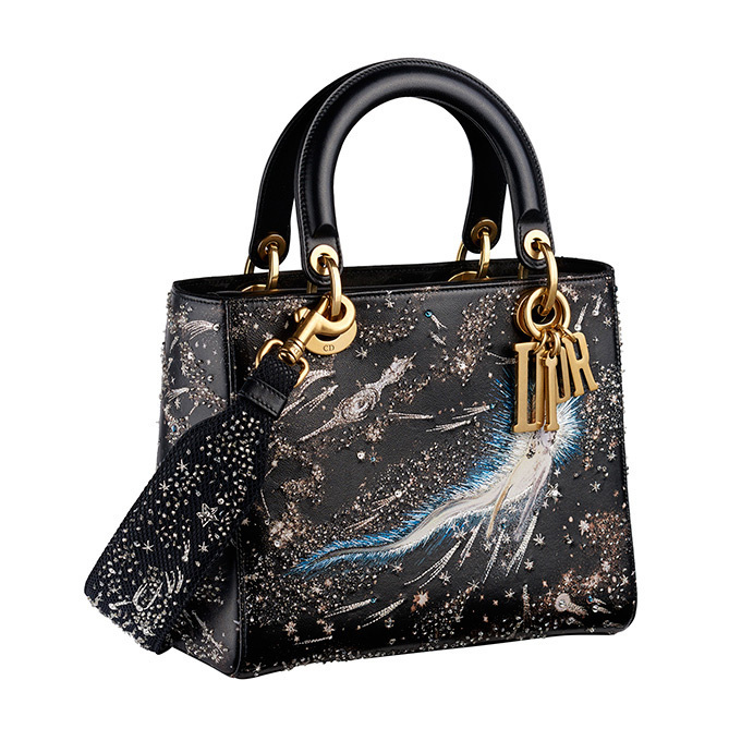 ディオール17年秋冬バッグ「I Feel Blue」星座や銀河が描かれた神秘的なデザインで登場 | 写真