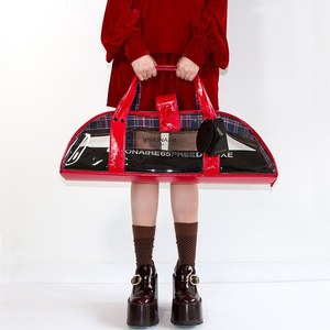 マーク ジェイコブス ヴィジョネアーのポスターケース 原宿ブックマークで限定発売 ファッションプレス