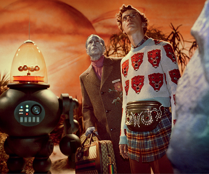 グッチ”宇宙から到着した”17年秋冬ビジュアル - エイリアンやロボットが描くレトロな未来物語｜写真4