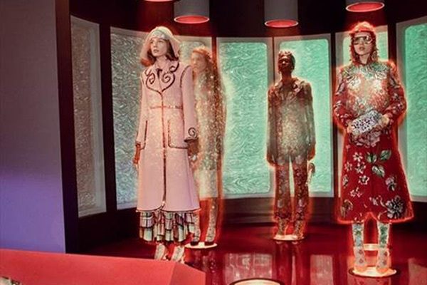 グッチ”宇宙から到着した”17年秋冬ビジュアル - エイリアンやロボットが描くレトロな未来物語