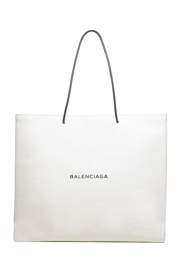 バレンシアガの新作ショッピングバッグ - まるで“紙袋”なレザートート | 写真