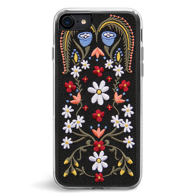 LA発iPhoneケース「ゼログラビティ」限定ストアが原宿に、花柄刺繍・メイクパレットなど150種類 | 写真