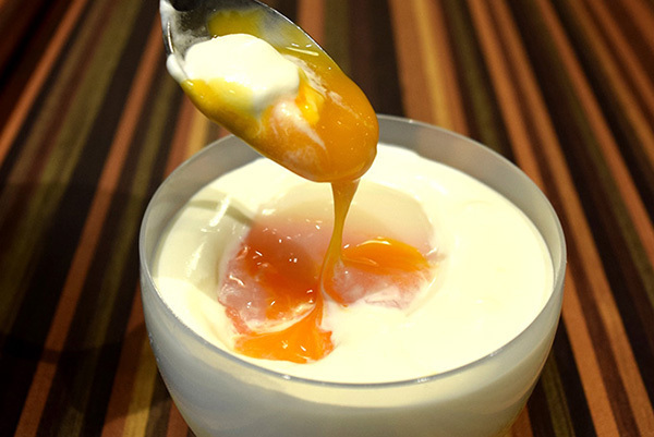 日本でここだけ｜プリン専門店「熱海プリン」“温泉玉子のっけ”や“風呂まーじゅ”など、濃厚なめらかプリンが大変身