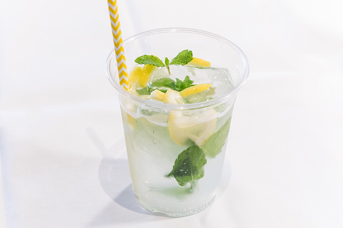 「サプライズ・トリップ・レター」目黒で開催 - “まるで海外”な非日常空間で、映画鑑賞とフードを｜写真9