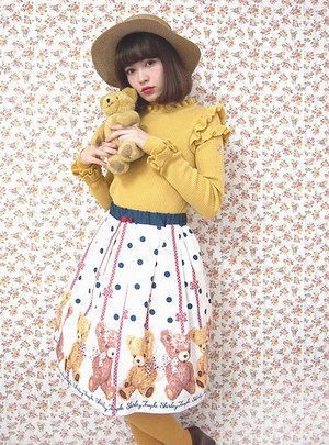 シャーリーテンプルから”オトナ服”ローンチ、キャンデイ柄ワンピース＆テディベア模様の新キッズ服も - ファッションプレス