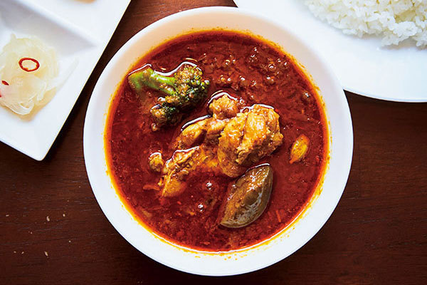 「カレーとカレーのためのうつわ展」