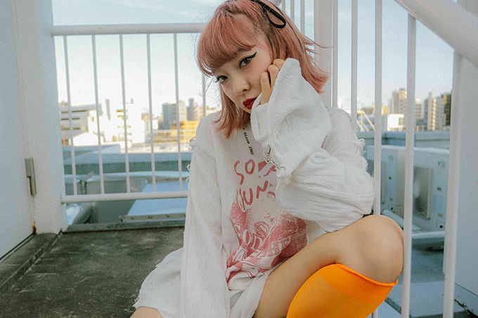 ジュエティ×原宿のパンクショップ「ア ストア ロボット」特別ロゴ入りTシャツやガーゼシャツ