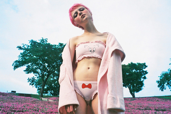 ブラジャー｜ヤミーマートから「ルーニー・テューンズ」の“ポーキー・ピッグ”とコラボしたランジェリーや雑貨