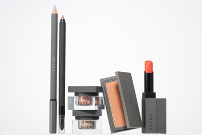 THREEの新色コスメで完成する、肌から着替える魅惑のサマーフェイス