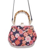 リリー ブラウン×明治CHELSEA、ヴィンテージ感あふれるフラワープリントブラウスやブーツなど｜写真10