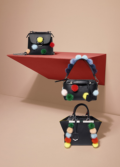 フェンディ(FENDI) マルチカラー ファー ポンポン｜写真2