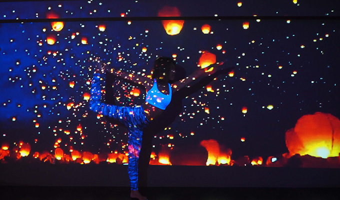 新感覚のフィットネス「星空のランタンヨガ」渋谷で期間限定開催、幻想的な空間で究極のリラックス体験を｜写真1