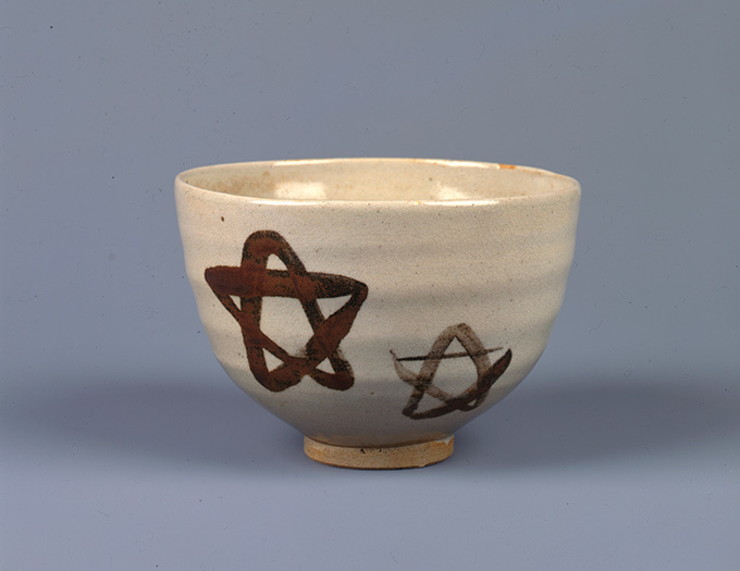 「仁清と乾山  ―京のやきものと絵画 ―」展が箱根・岡田美術館で開催、重要文化財含む優雅な作品を展示 | 写真