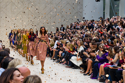 世界同時中継 - バーバリー プローサム2012-13年秋冬ウィメンズコレクションをライブストリーミング配信