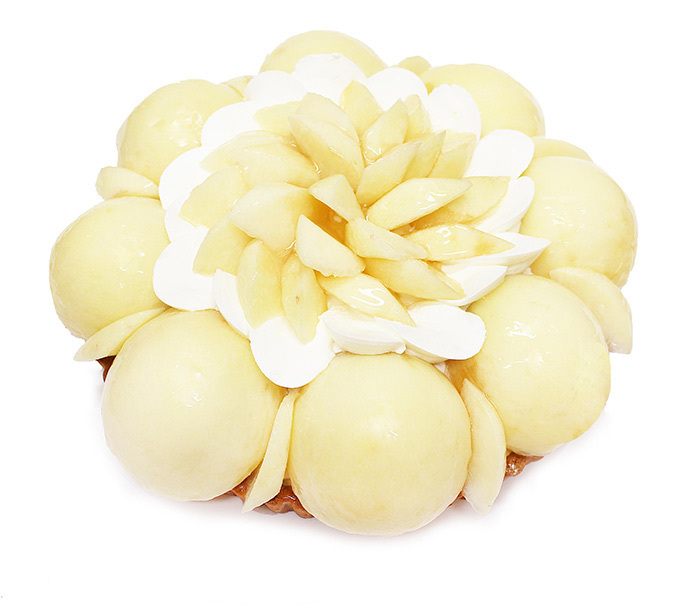 カフェコムサから”旬の白桃”ケーキ登場 - みずみずしい桃を丸ごとのせたスイーツも | 写真