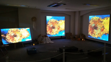 ゴッホのデジタルアート展が青山にて開催、揺れる“ひまわり”や瞬きするゴッホを3D技術で表現｜写真4