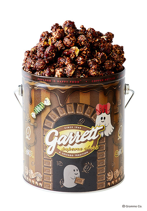 ギャレット ポップコーン×Q-pot.コラボ、ハロウィン限定“チョコレートの城をオバケが飛び回る”缶 | 写真