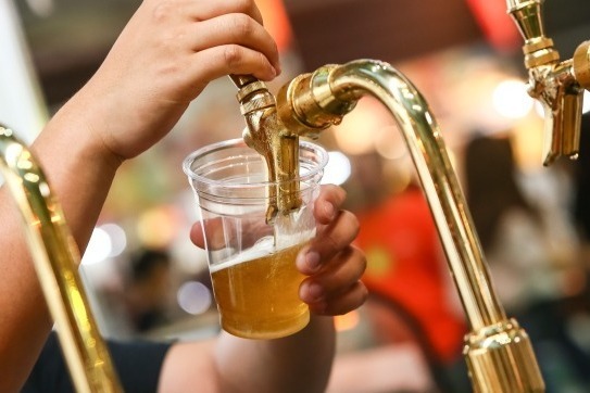 おつまみ｜「けやきひろば 秋のビール祭り」さいたまスーパーアリーナで開催、国内外400種以上のビール集結