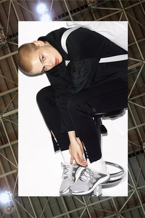 アディダスとMOUSSYによる共同開発商品、MOUSSY ・ アディダス