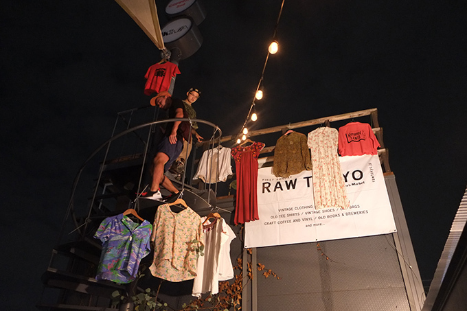 「RAW TOKYO NIGHT MARKET」表参道・COMMUNE 2ndで、古着とビールと音楽｜写真11