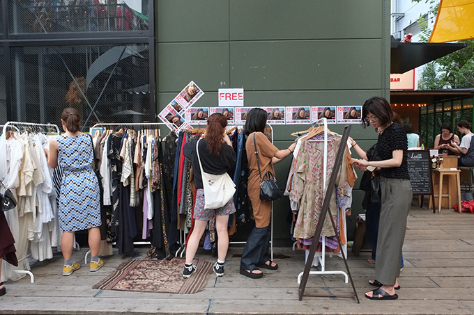 「RAW TOKYO NIGHT MARKET」表参道・COMMUNE 2ndで、古着とビールと音楽｜写真17