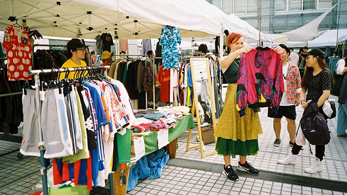 「RAW TOKYO NIGHT MARKET」表参道・COMMUNE 2ndで、古着とビールと音楽｜写真27