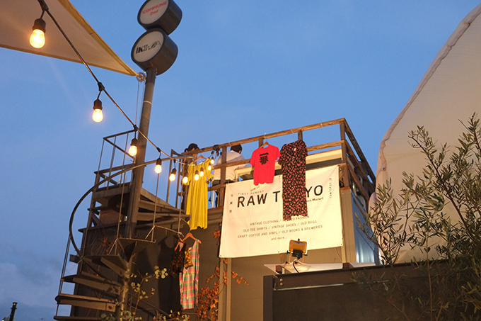 「RAW TOKYO NIGHT MARKET」表参道・COMMUNE 2ndで、古着とビールと音楽｜写真6