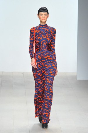 イッサ ロンドン 2012-13年秋冬コレクション - 華やかなプリントで描くシベリア鉄道の旅｜写真5