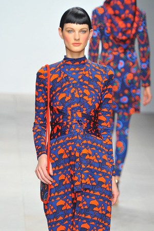 イッサ ロンドン 2012-13年秋冬コレクション - 華やかなプリントで描くシベリア鉄道の旅｜写真6