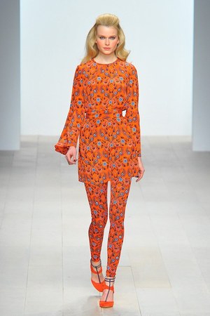 イッサ ロンドン 2012-13年秋冬コレクション - 華やかなプリントで描くシベリア鉄道の旅｜写真9