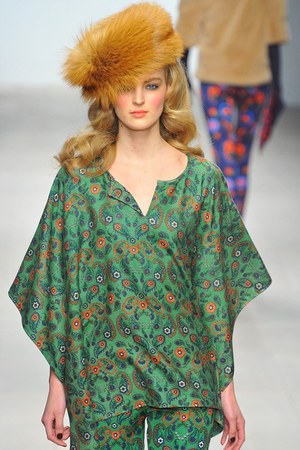 イッサ ロンドン 2012-13年秋冬コレクション - 華やかなプリントで描くシベリア鉄道の旅｜写真14
