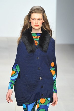 イッサ ロンドン 2012-13年秋冬コレクション - 華やかなプリントで描くシベリア鉄道の旅｜写真24