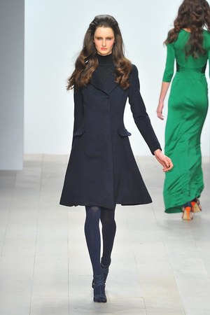 イッサ ロンドン 2012-13年秋冬コレクション - 華やかなプリントで描くシベリア鉄道の旅｜写真28