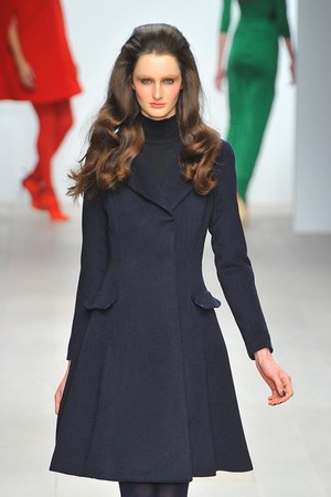 イッサ ロンドン 2012-13年秋冬コレクション - 華やかなプリントで描くシベリア鉄道の旅｜写真29