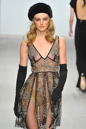 イッサ ロンドン 2012-13年秋冬コレクション - 華やかなプリントで描くシベリア鉄道の旅｜写真47