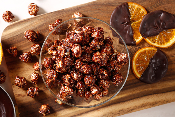 おつまみ｜ククルザ ポップコーンの新フレーバー「オランジェット」キャラメル風味のチョコ＆ほろ苦いオレンジピール