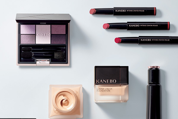 KANEBOの新コスメ - するするのびる高発色ルージュ＆”コントゥア”パレットで作る立体メイク