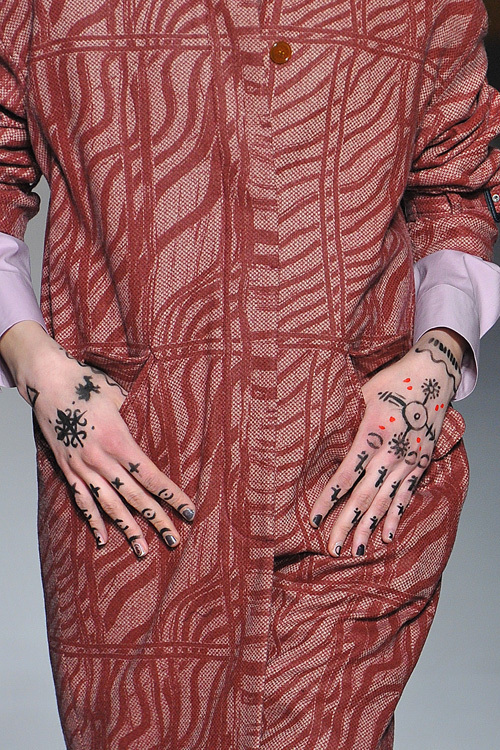 ヴィヴィアン・ウエストウッド レッドレーベル(Vivienne Westwood RED LABEL) 2012-13年秋冬 ウィメンズコレクション  - 写真4