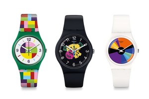 スウォッチの新作時計、銀世界を彷彿させるオールホワイト＆現代アート風の色彩豊かなウォッチ｜写真1