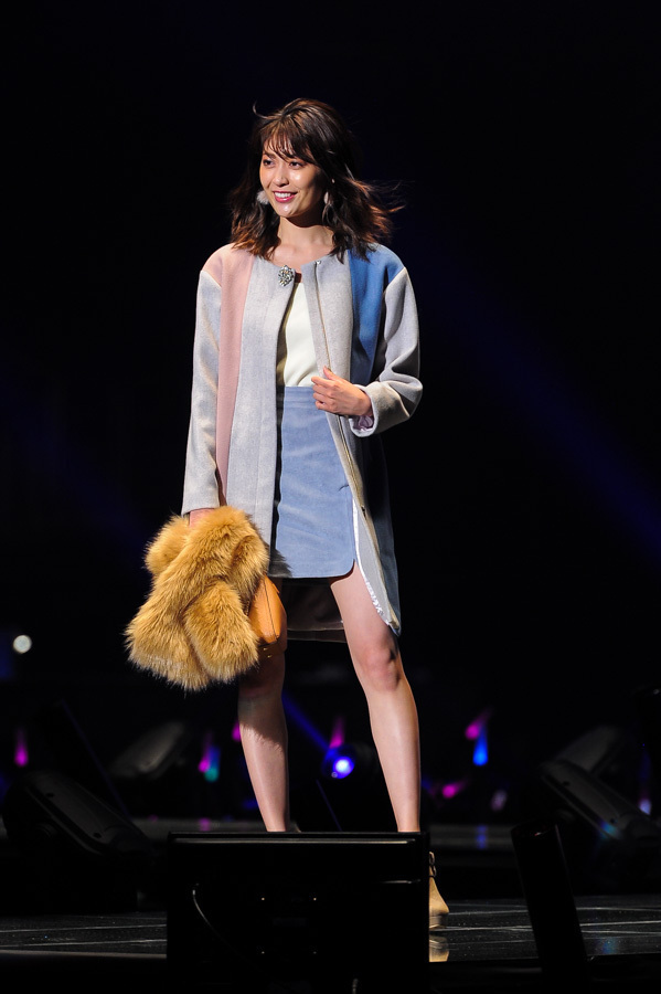 白石麻衣 西野七瀬着用】美品 adidas トラックジャケット 白 黒