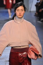 アクネ(ACNE) 2012-13年秋冬ウィメンズコレクション - 斬新かつパワフルに女性の美しさを表現｜写真3