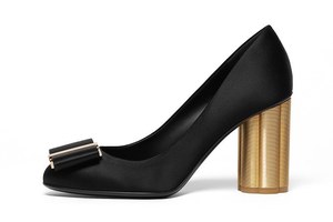 サルヴァトーレ フェラガモ17年秋シューズ、大きめリボン&スパンコール付きバレエシューズ|写真3