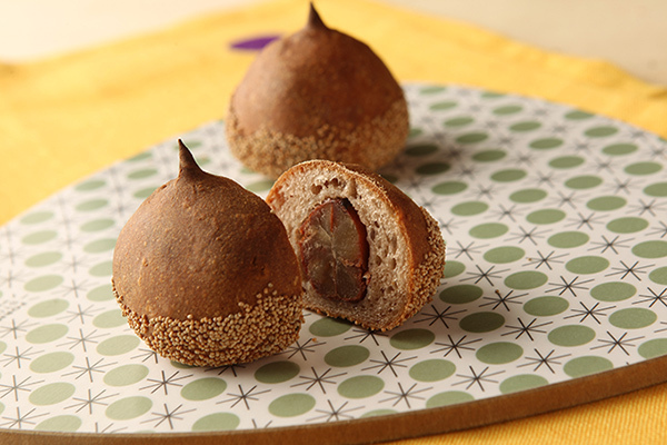 ジョエル・ロブションの秋限定パン＆スイーツ、栗を丸ごと包んだマロン型パンやクルミムース