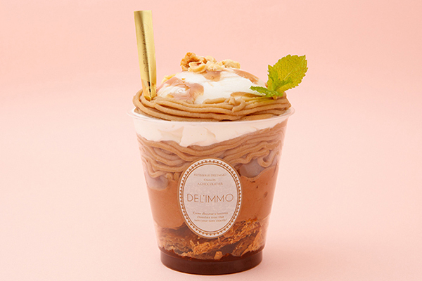 「パティスリー＆カフェ デリーモ」のドーム型パフェ「パフェール モンブラン」
