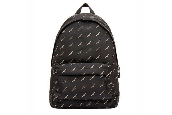 バレンシアガの阪急メンズ大阪店がリニューアル、最新シューズの先行発売や限定バックパックも