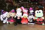 サンリオピューロランドでハロウィンパーティー開催、仮装したハローキティや初の本格ホラーハウスも