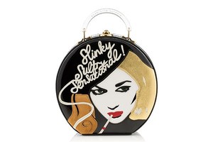 シャーロット オリンピアが伊勢丹新宿にて限定ストア、サスペンス映画から着想のシューズ＆バッグ