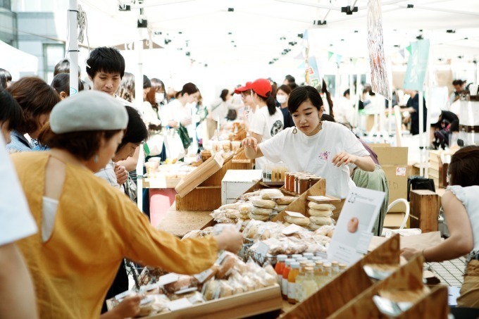 「青山パン祭り」青山・国連大学前で開催 - 全国人気パン屋こだわりの味を食べ比べ｜写真4