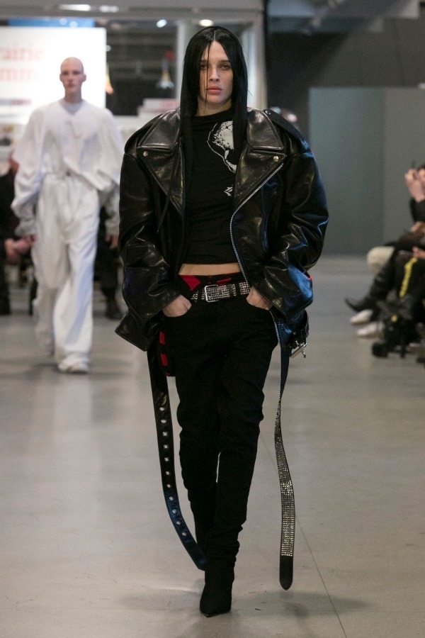 ヴェトモン(VETEMENTS) 2017-18年秋冬ウィメンズ&メンズコレクション  - 写真31